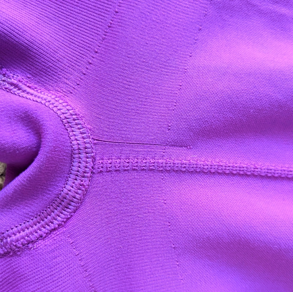 Lululemon Zone In Crop- Size 4 or 6 - *flaws* - Picture 13 of 16
